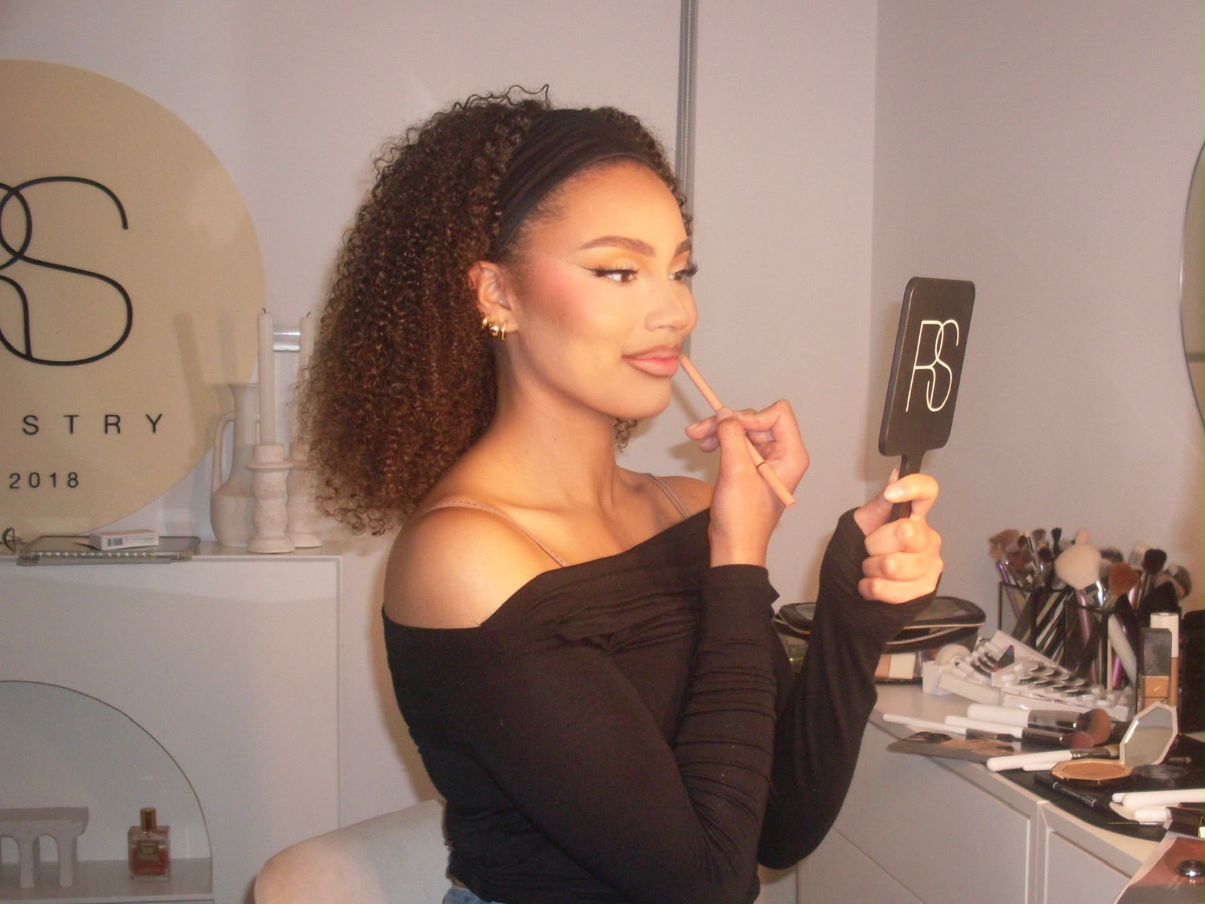 A one to one makeup education session at the RS Artistry studio