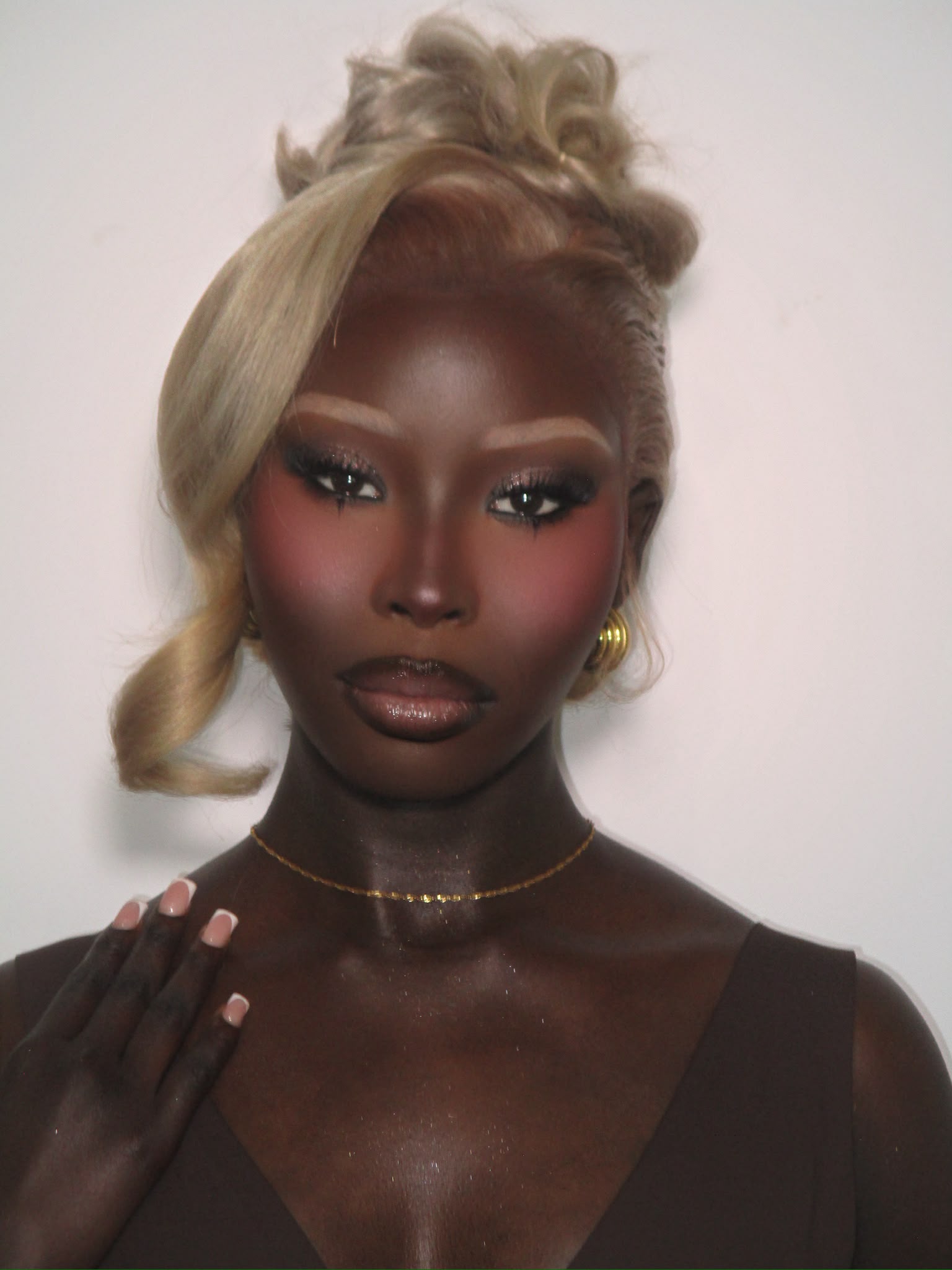 Editorial glam with a sculpted blush and a bold defined eye
